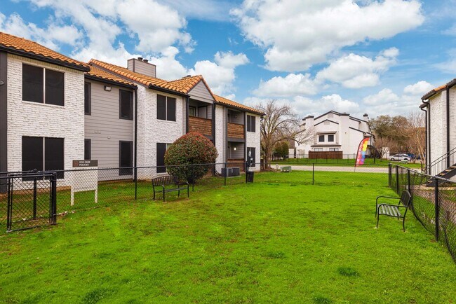 Photo - 390 Shady Ln Dr Unidad 250