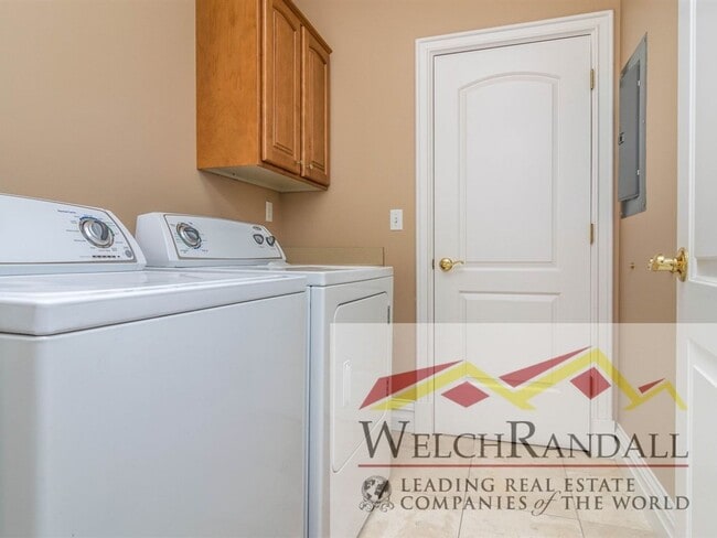 Photo - Spacious 2-Bedroom Condo in Prime Downtown... Unit 405