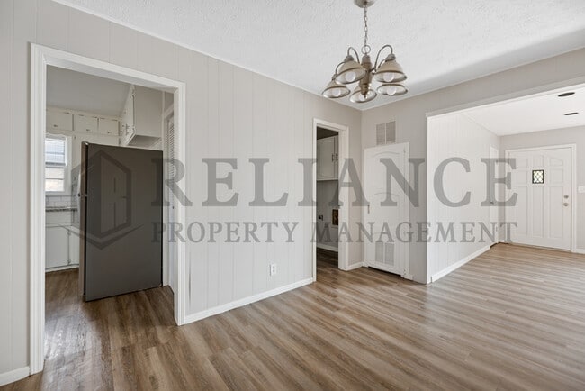 Photo - 435 Slade Ave