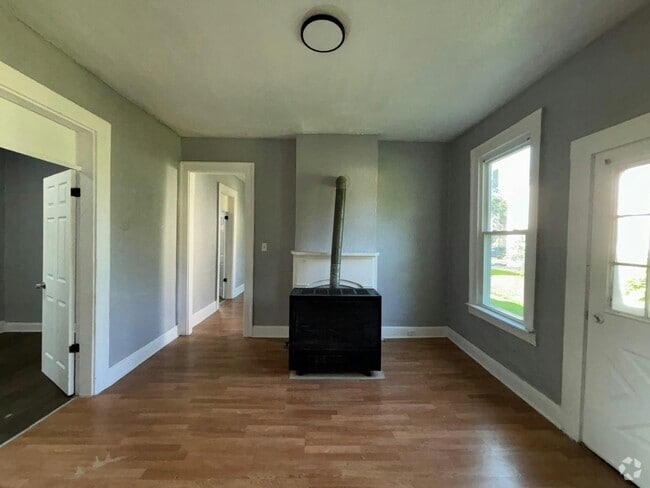 Building Photo - 462 Wood St Rental