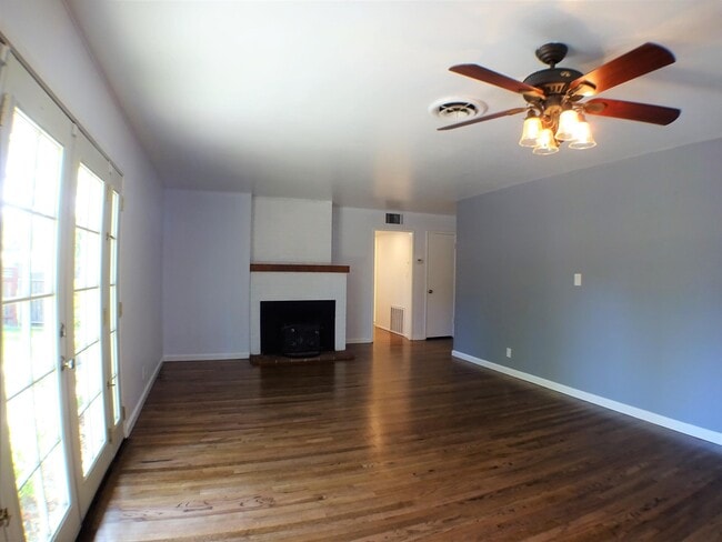 Photo - 708 Douglas Ln