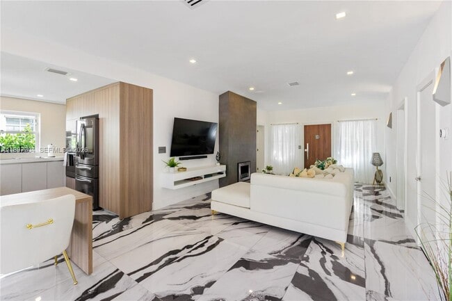 Photo - 1544 Michigan Ave