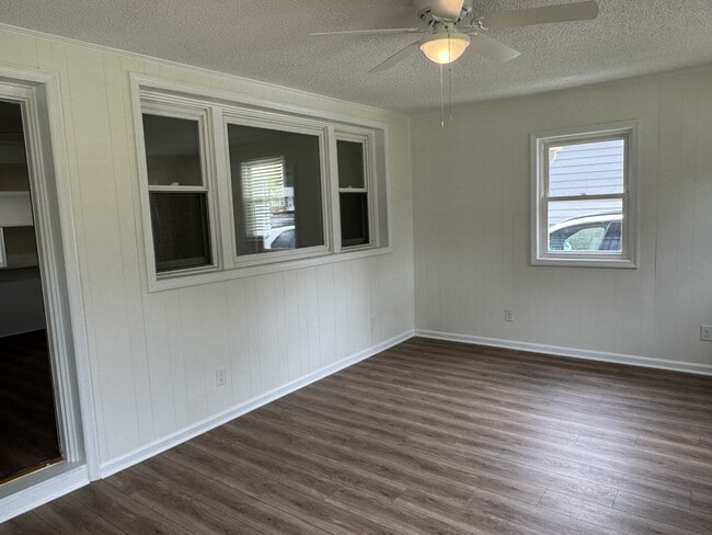 Photo - 208 Regalwood Dr