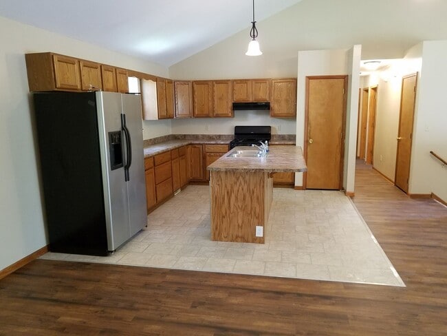Photo - 4 bd, 3 ba house, NW Columbia, quick access to Stadium/I-70, screened porch