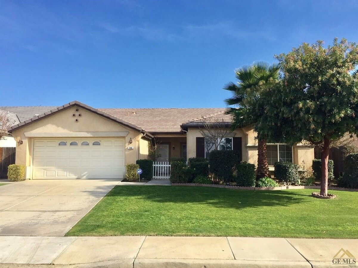 Photo - 106 Emerald Isle Way House