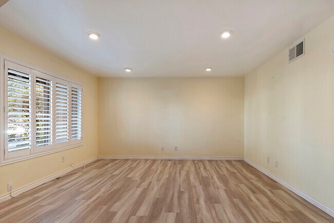 Photo - 8707 Cedros Ave Unidad 7