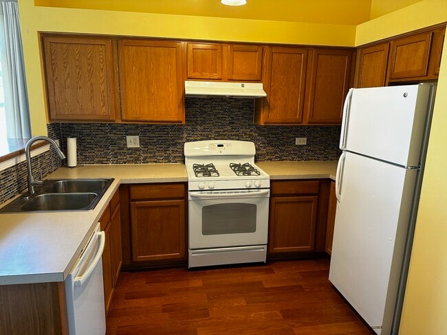 Photo - 402 Waubonsee Drive