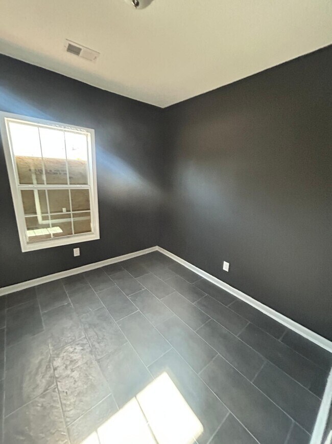 Photo - 743 David St