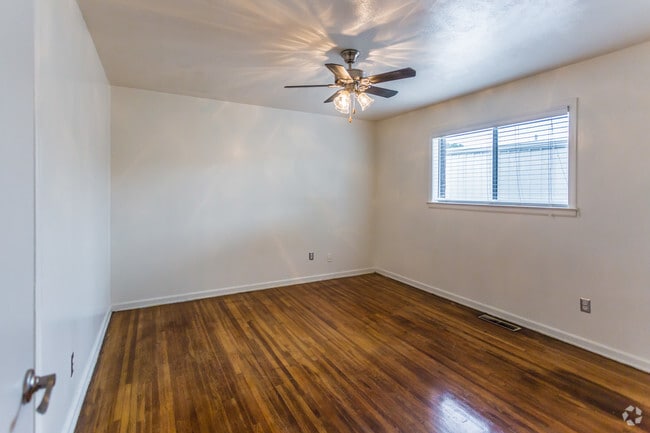2 Bedrooms/1 Bath