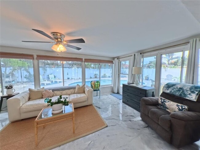 Photo - 6107 9th Ave W