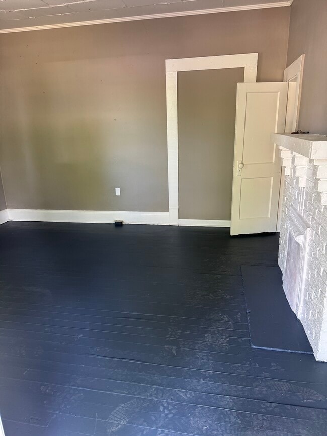 Photo - 200 W 19th St