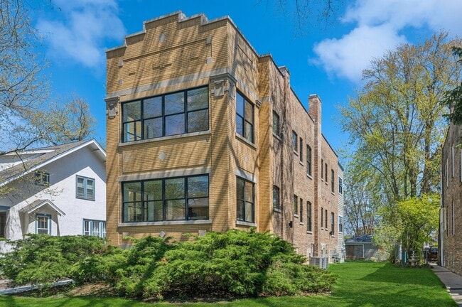 Building Photo - 2755 Eastwood Ave Unit 2