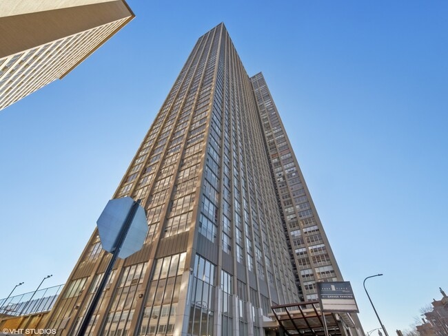 Building Photo - 655 W Irving Park Rd Unit 4910