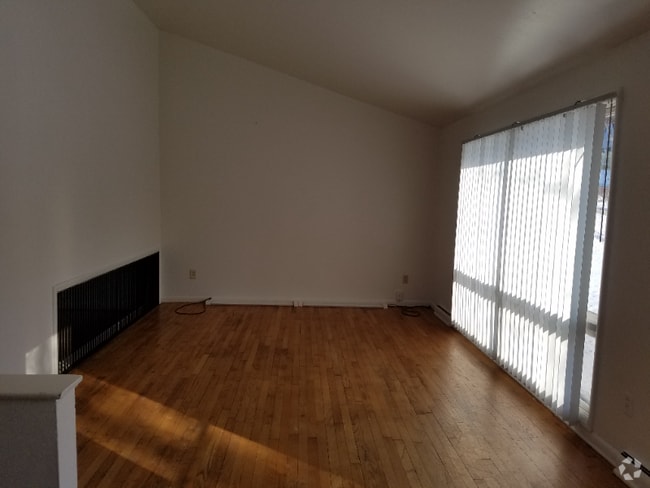 Building Photo - 405 Cedar St NE Rental