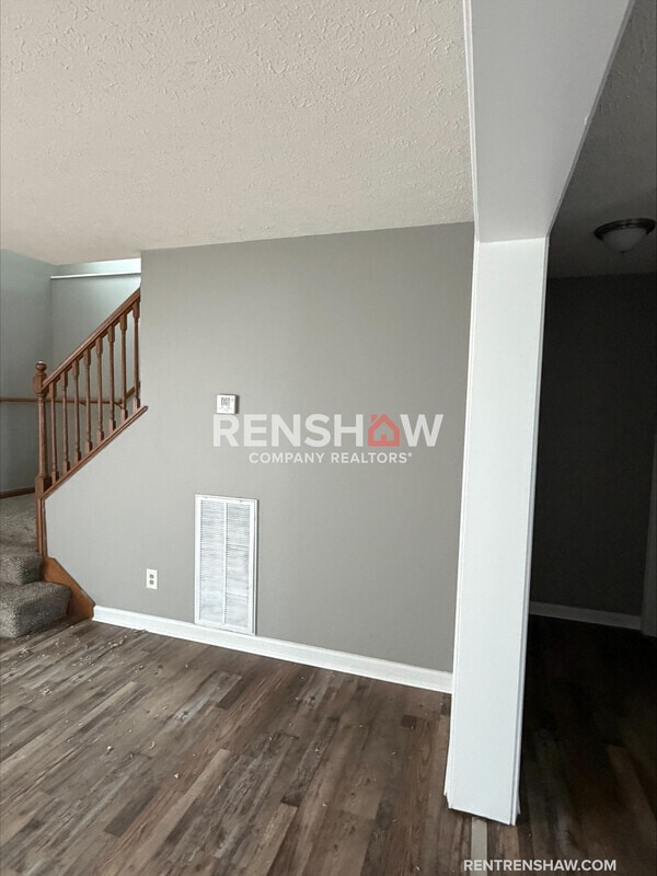 Photo - 165 Cloverdale St