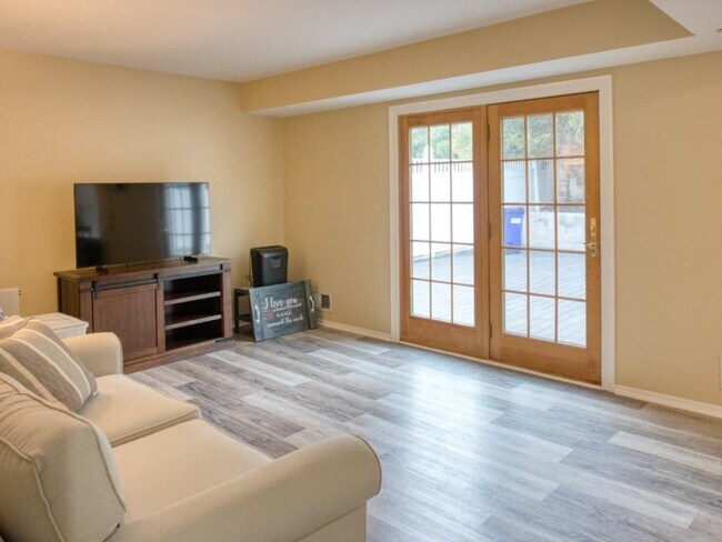 Photo - 27 Adrienne Pl Unit 1