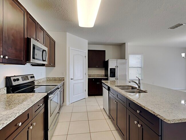 Photo - 320 Aberdeen Dr