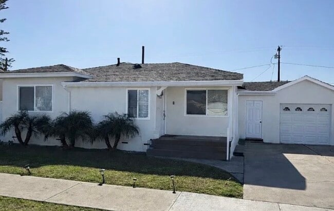 Building Photo - 5430 W 118th St Unit B