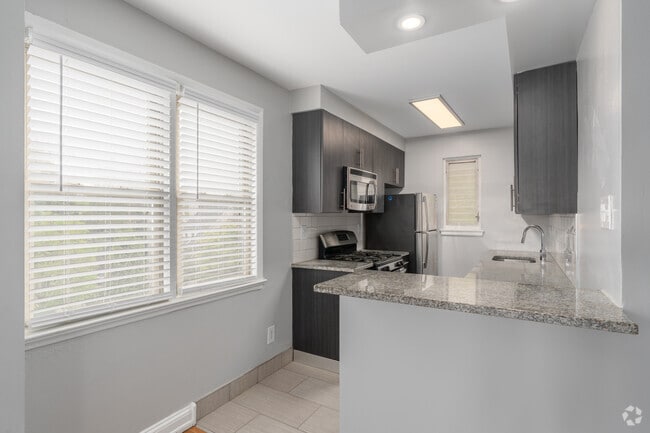 2BR, 1BA - 768SF - Kitchen - Montgomery Court