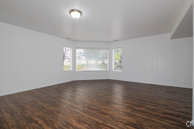 4BR, 3.5BA - 2,550SF - Living Room