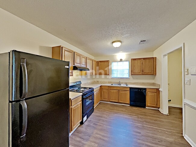 Photo - 271 Village Dr