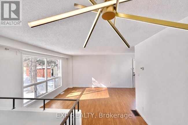 Photo - 11-C Sonnet Crescent