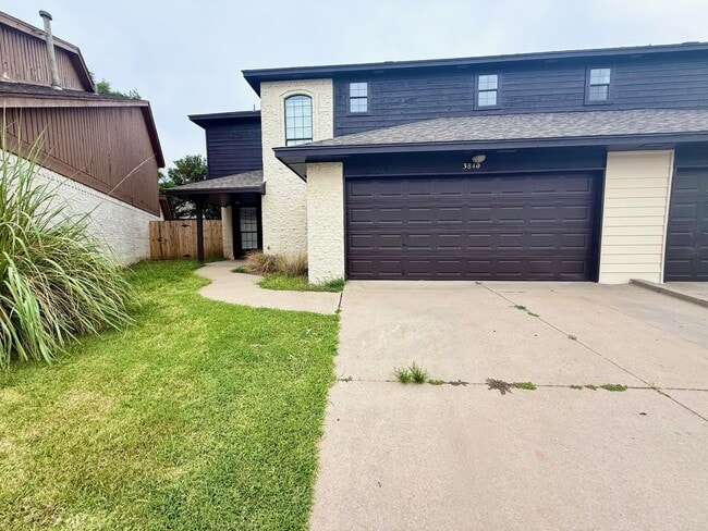 Building Photo - Location, Location, Location! Rental