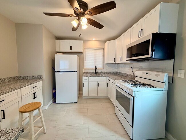 Photo - 630 Dornbush St