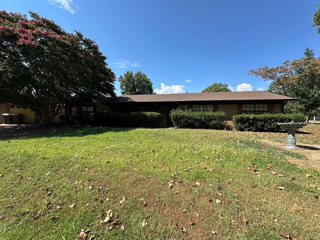 Photo - Come take a look at this 3-bedroom 2-bathroom home!