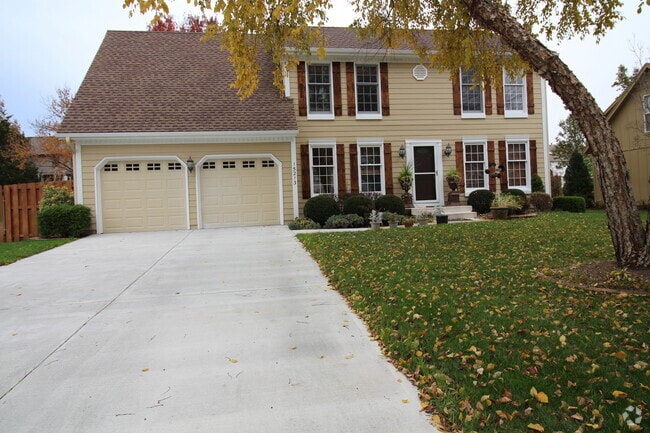 Building Photo - 4 Bed Home Premium Fixtures