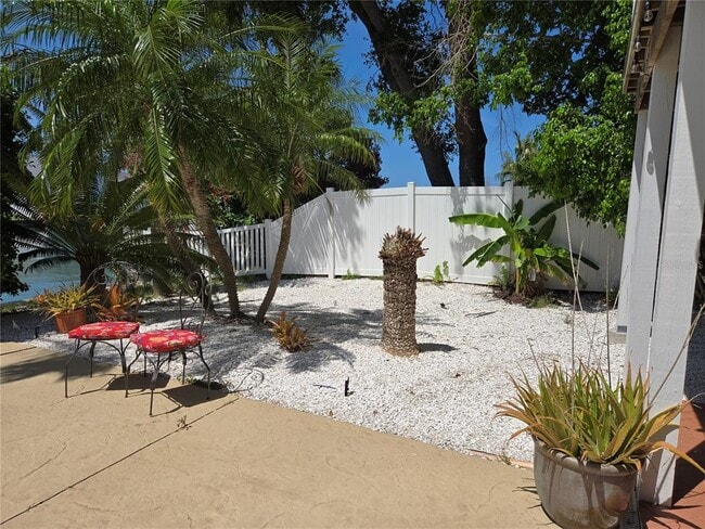 Photo - 104 5th St E