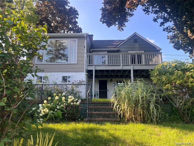 1375 W Main St