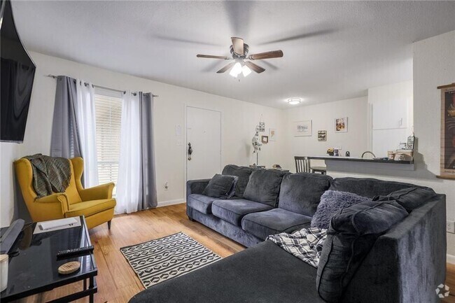 Building Photo - 2207 Leon St Unit 203 Rental