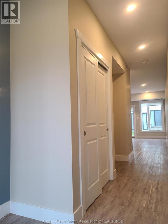 Photo - 550 Sandison St