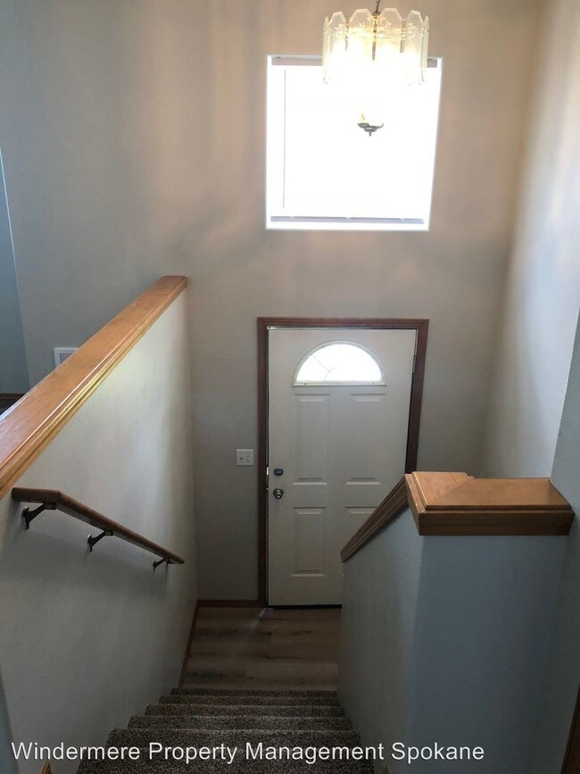 Photo - 6326-6328 N Normandie St