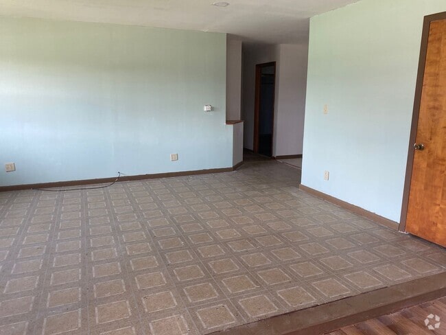 Building Photo - 3 Bedroom House