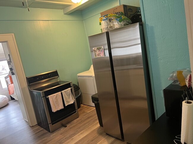 Photo - 208 W Elm Ave