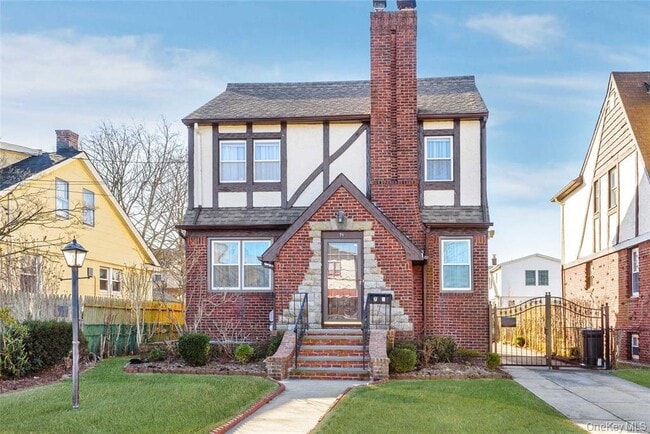 Building Photo - 71 Davis St