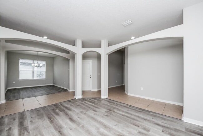 Photo - 2041 The Oaks Blvd Casa