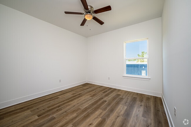 2BR, 2BA - 900SF - Primary Bedroom