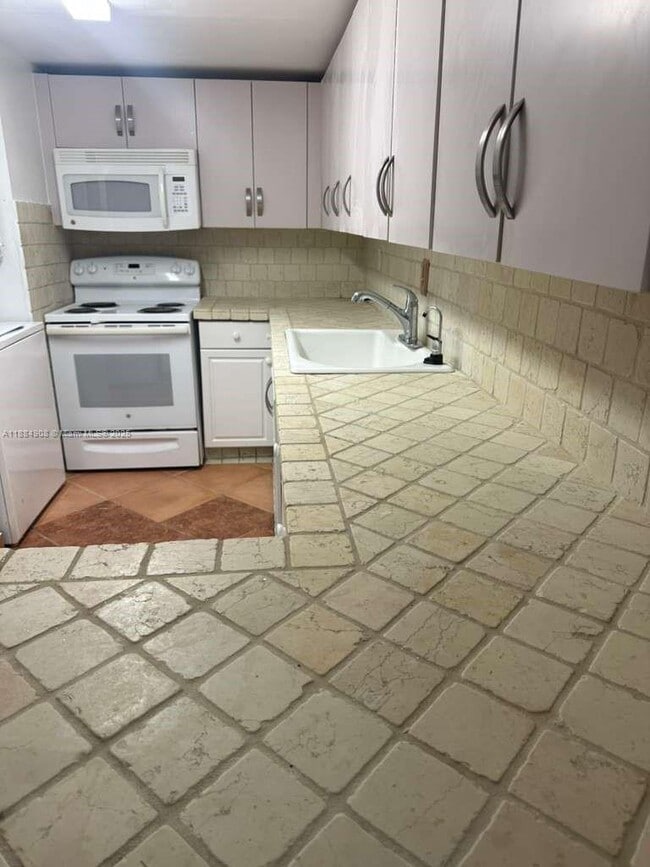 Photo - 10000 NW 80th Ct Unidad 2108