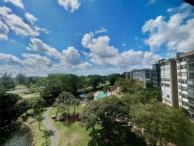 Photo - 1200 St Charles Pl Unidad 606