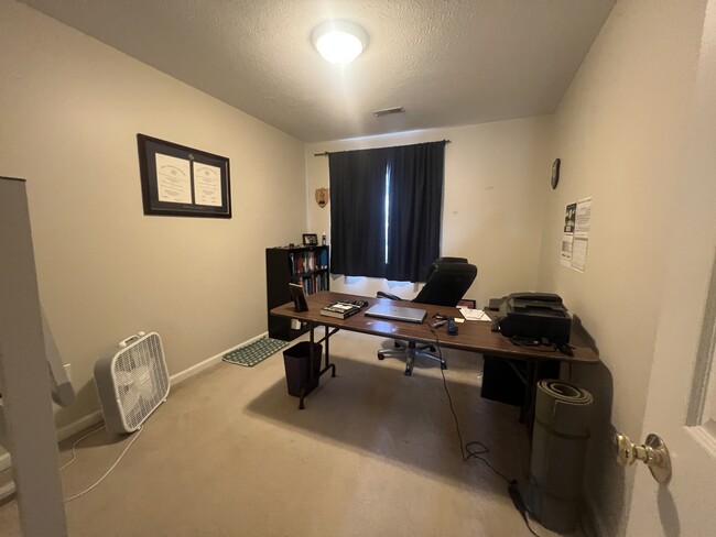 Photo - 1460 Bergamont St