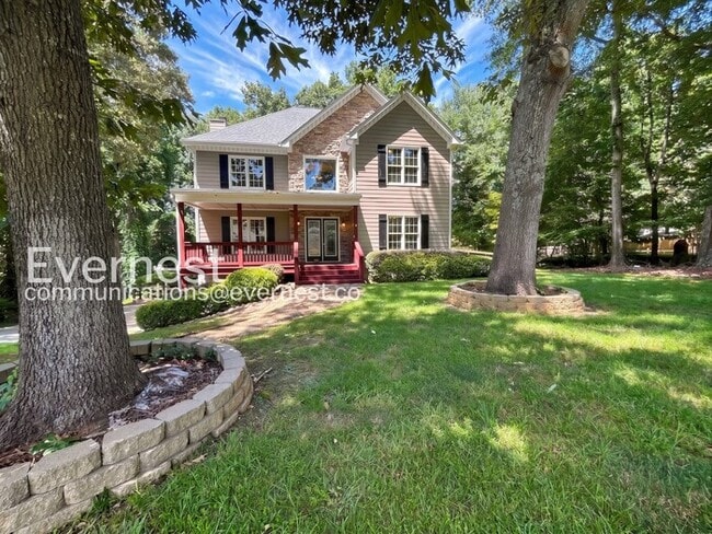 Building Photo - 4 Bed/2.5 Bath with Fenced Yard & Garage / Pet-Friendly