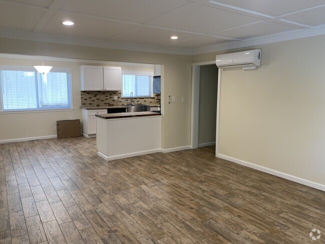 Building Photo - 1325 Manhattan Beach Blvd Rental