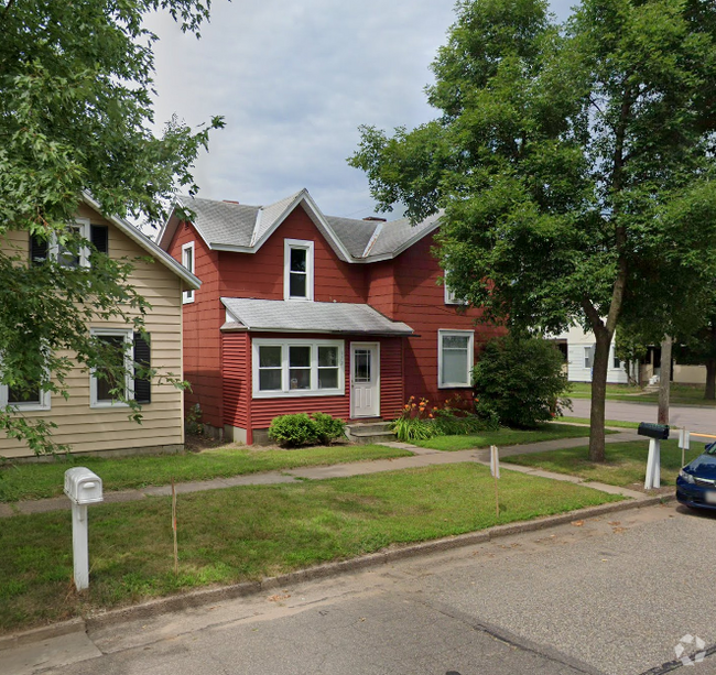 Building Photo - 2 Bedroom Duplex w/ Off-Street Parking Rental