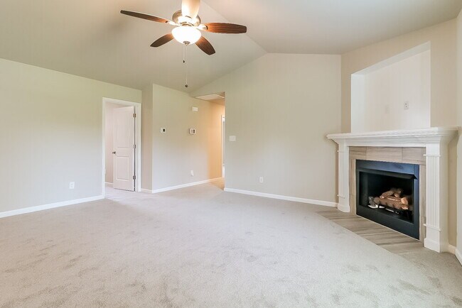 Photo - 114 Winter Red Wy