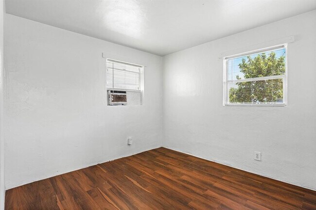 Photo - 279 SW 1st St Unit 1