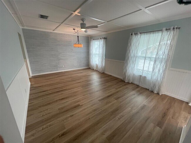 Photo - 6108 11th Ave W