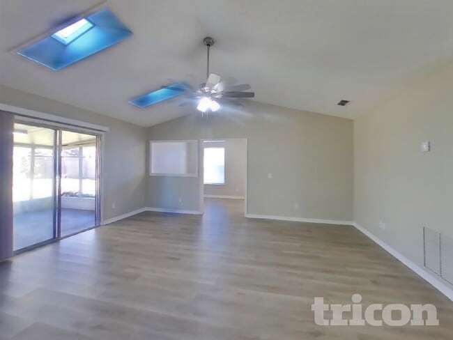 Photo - 2388 Kirkwall St